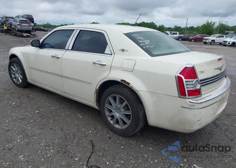 2008 Chrysler 300 Touring z USA, uszkodzony, nr VIN 2C3LA53G08H137676